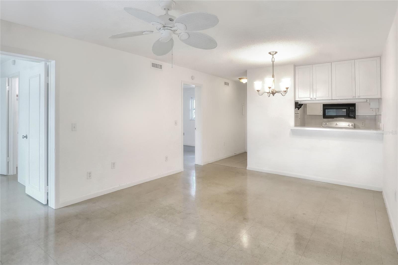 Image 10 of 40 For 900 Avenue Z Se B2