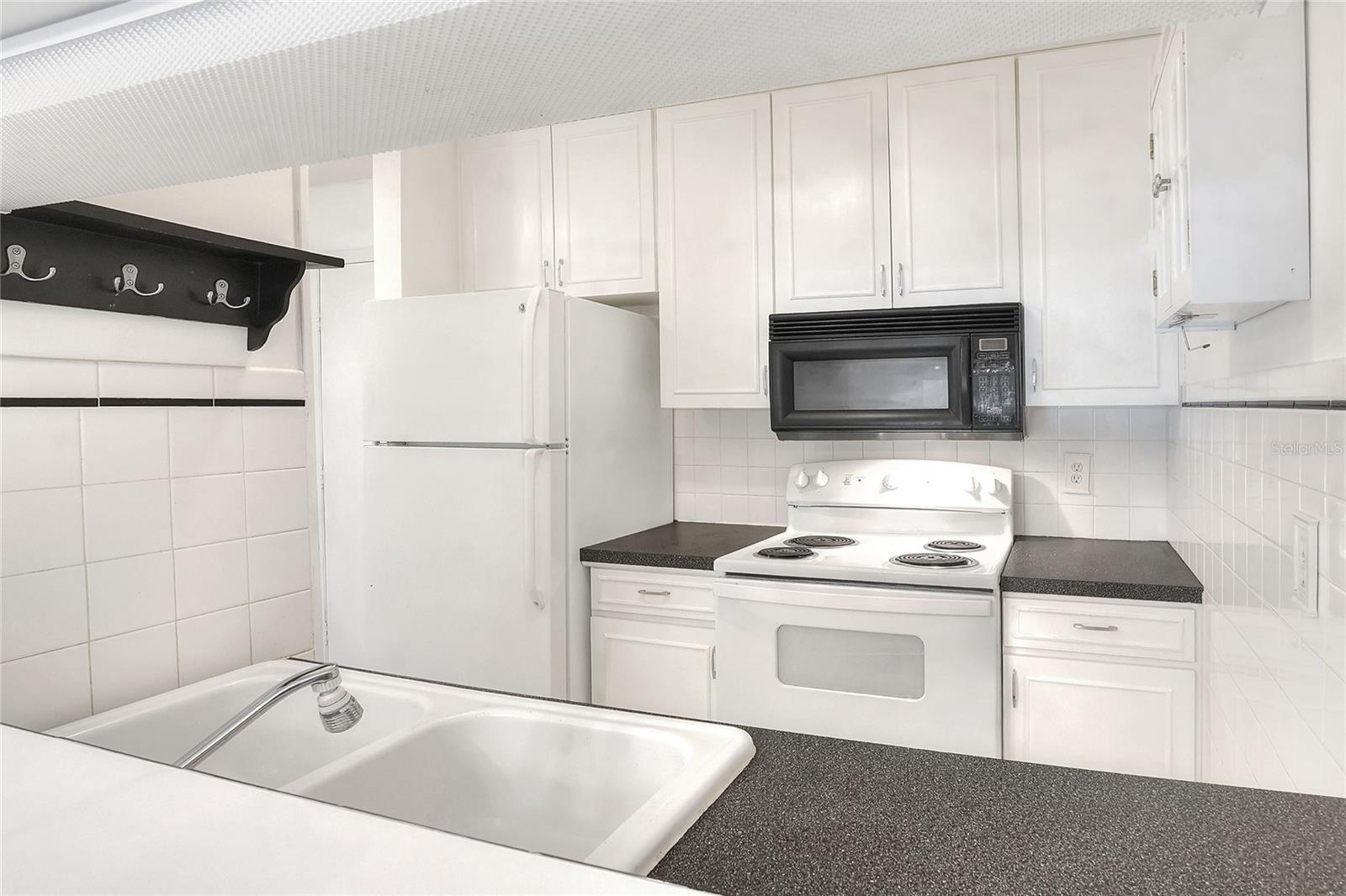 Image 12 of 40 For 900 Avenue Z Se B2