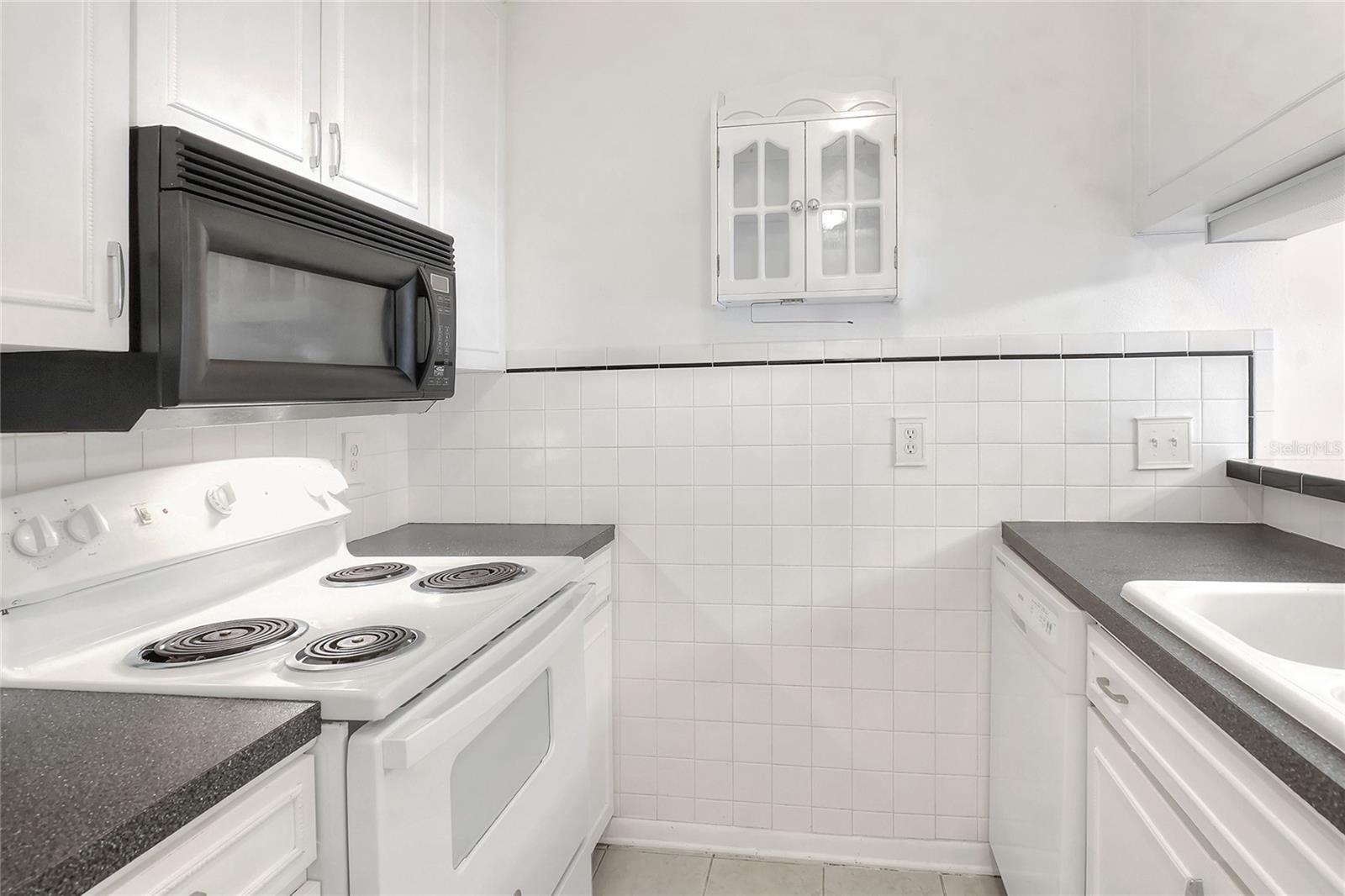 Image 13 of 40 For 900 Avenue Z Se B2