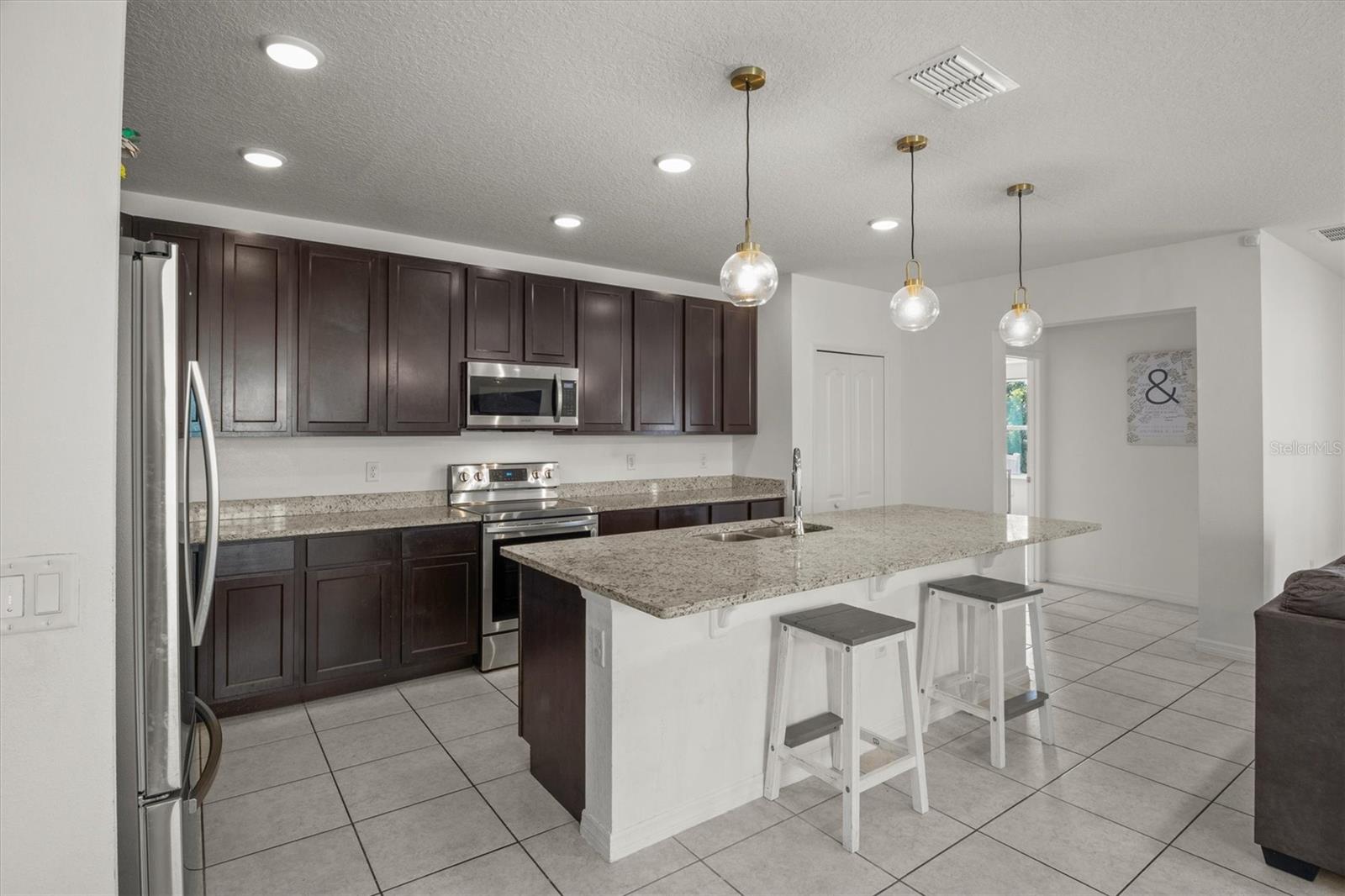 Image 10 of 33 For 622 Taft Drive