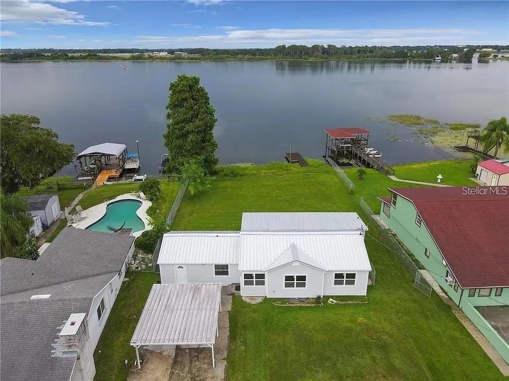 Image 3 of 50 For 900 Lake Jessie Drive