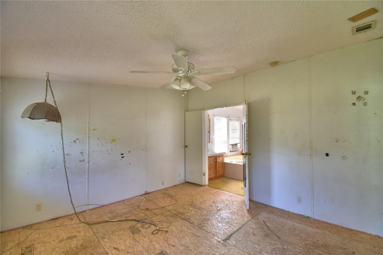 Image 13 of 76 For 1294 1-2 38th Street Nw