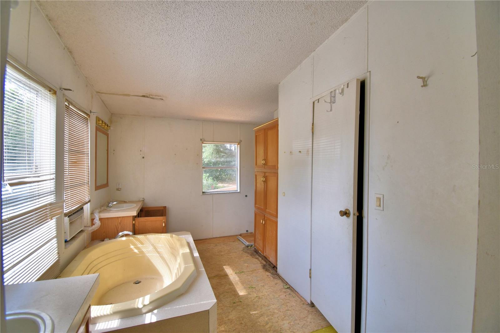 Image 15 of 76 For 1294 1-2 38th Street Nw