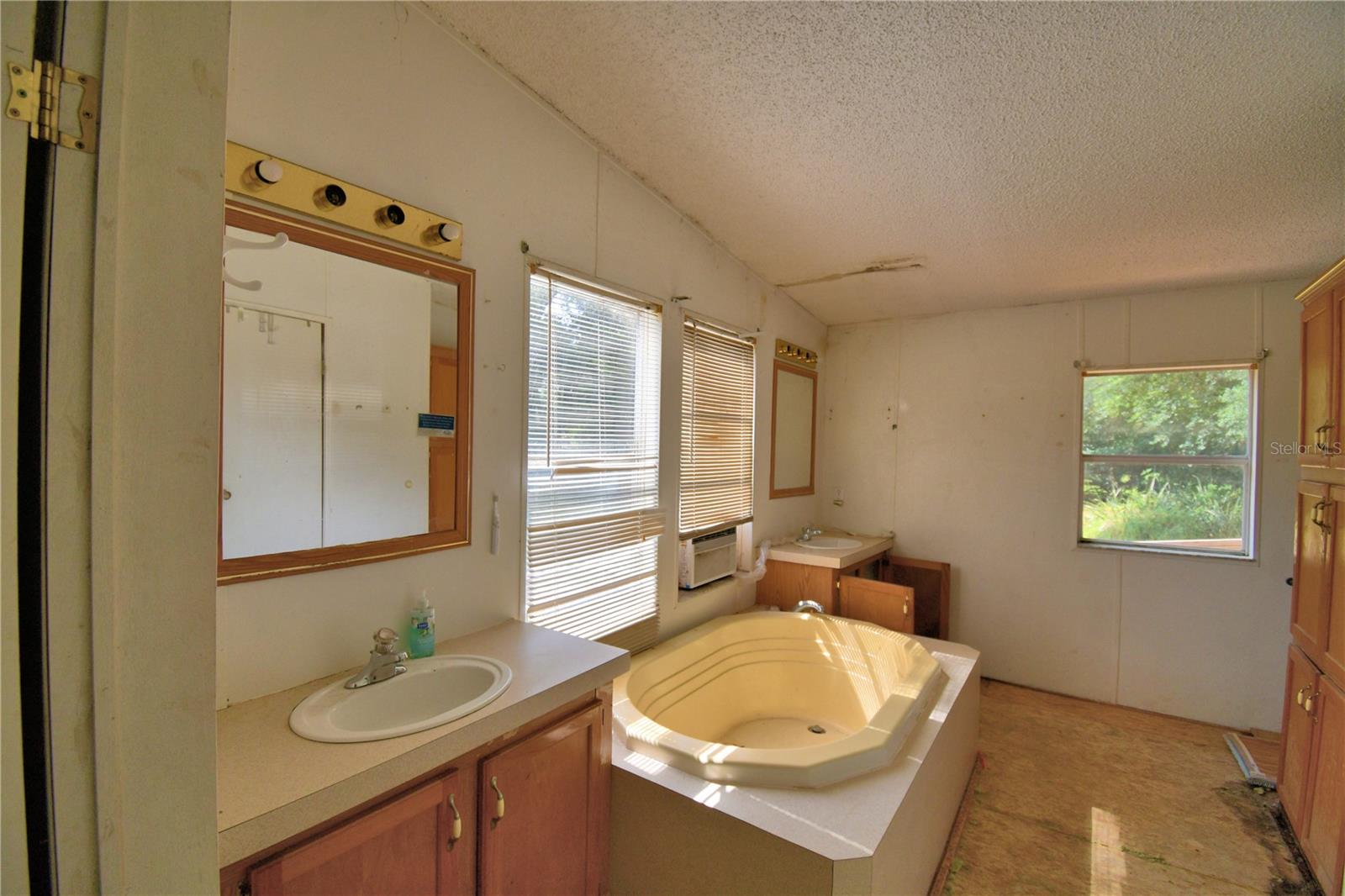 Image 17 of 76 For 1294 1-2 38th Street Nw