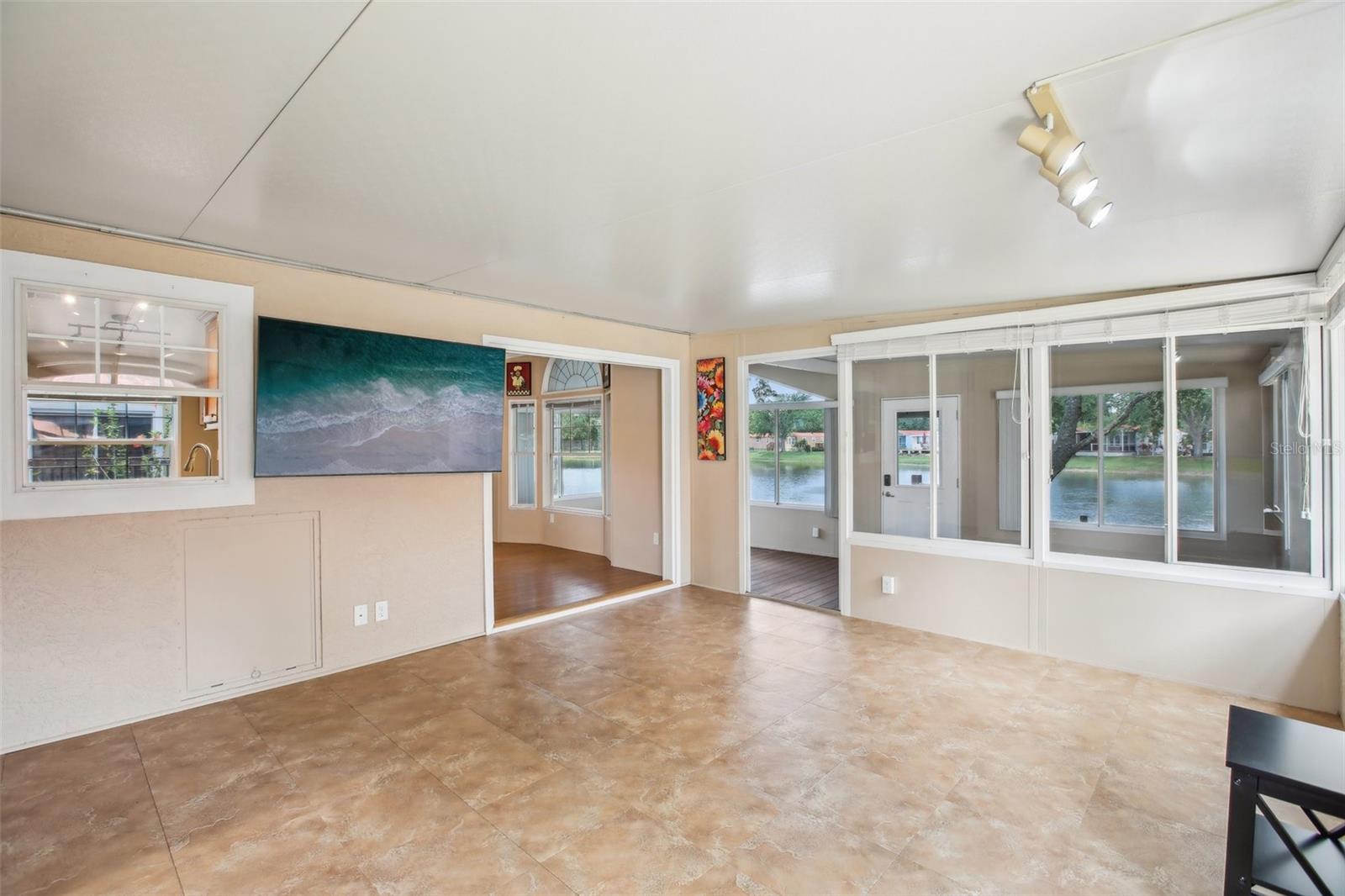 Listing photo id 8 for 6621 La Mesa Road
