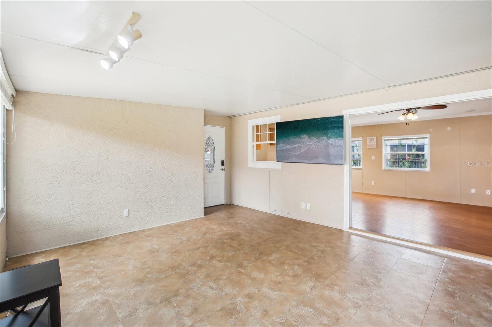 Listing photo id 9 for 6621 La Mesa Road