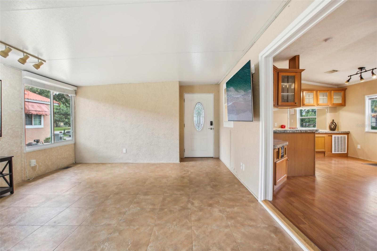 Listing photo id 10 for 6621 La Mesa Road