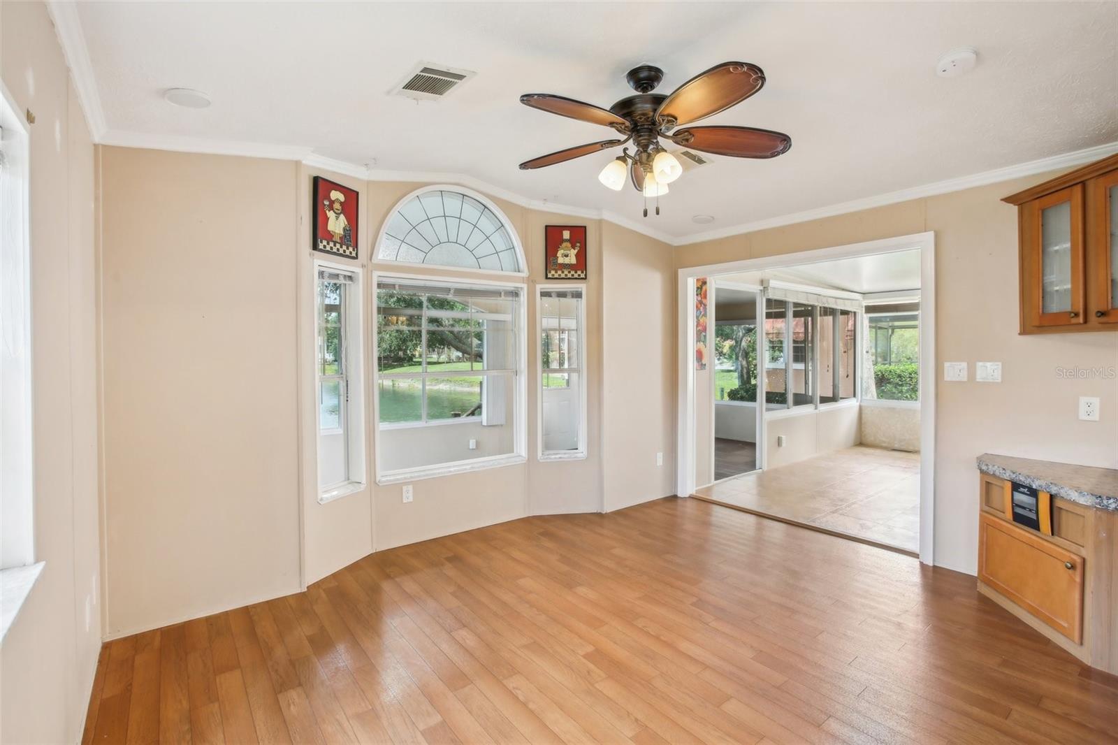 Listing photo id 11 for 6621 La Mesa Road