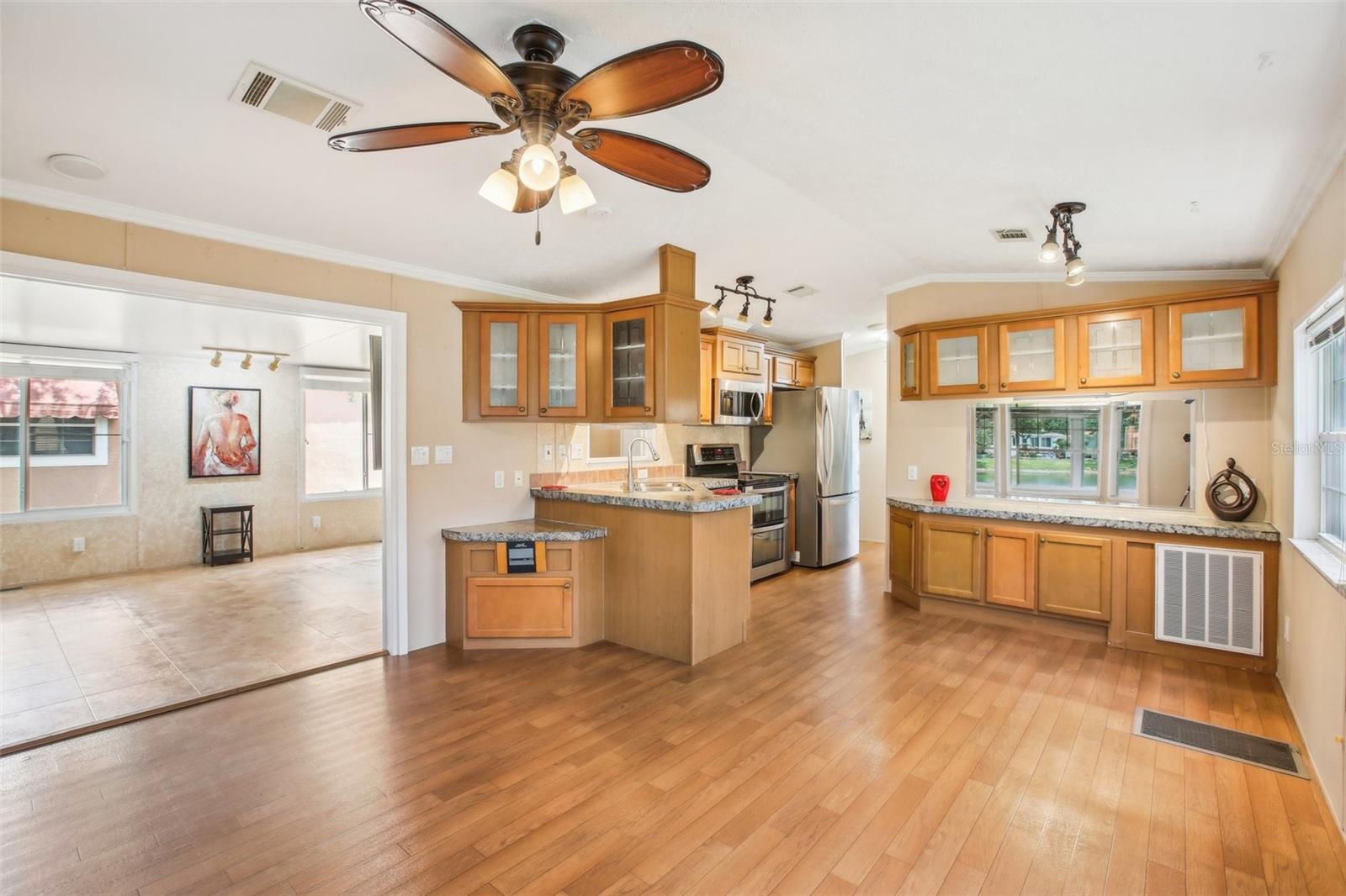 Listing photo id 13 for 6621 La Mesa Road