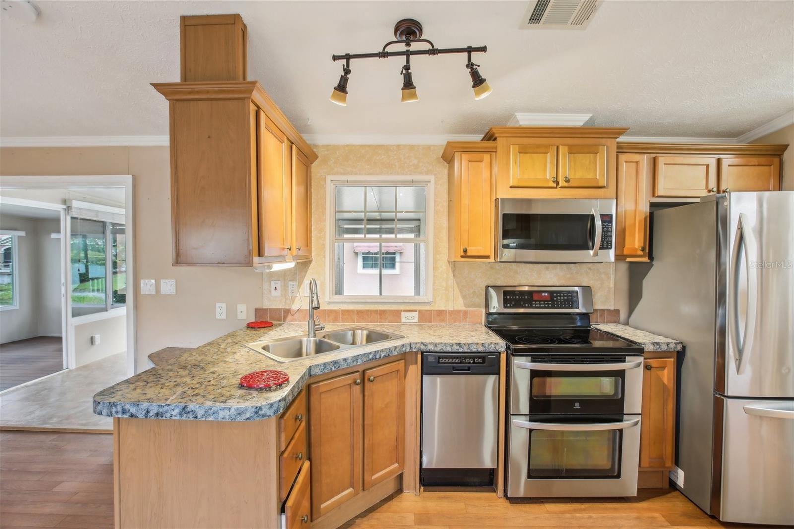 Listing photo id 19 for 6621 La Mesa Road