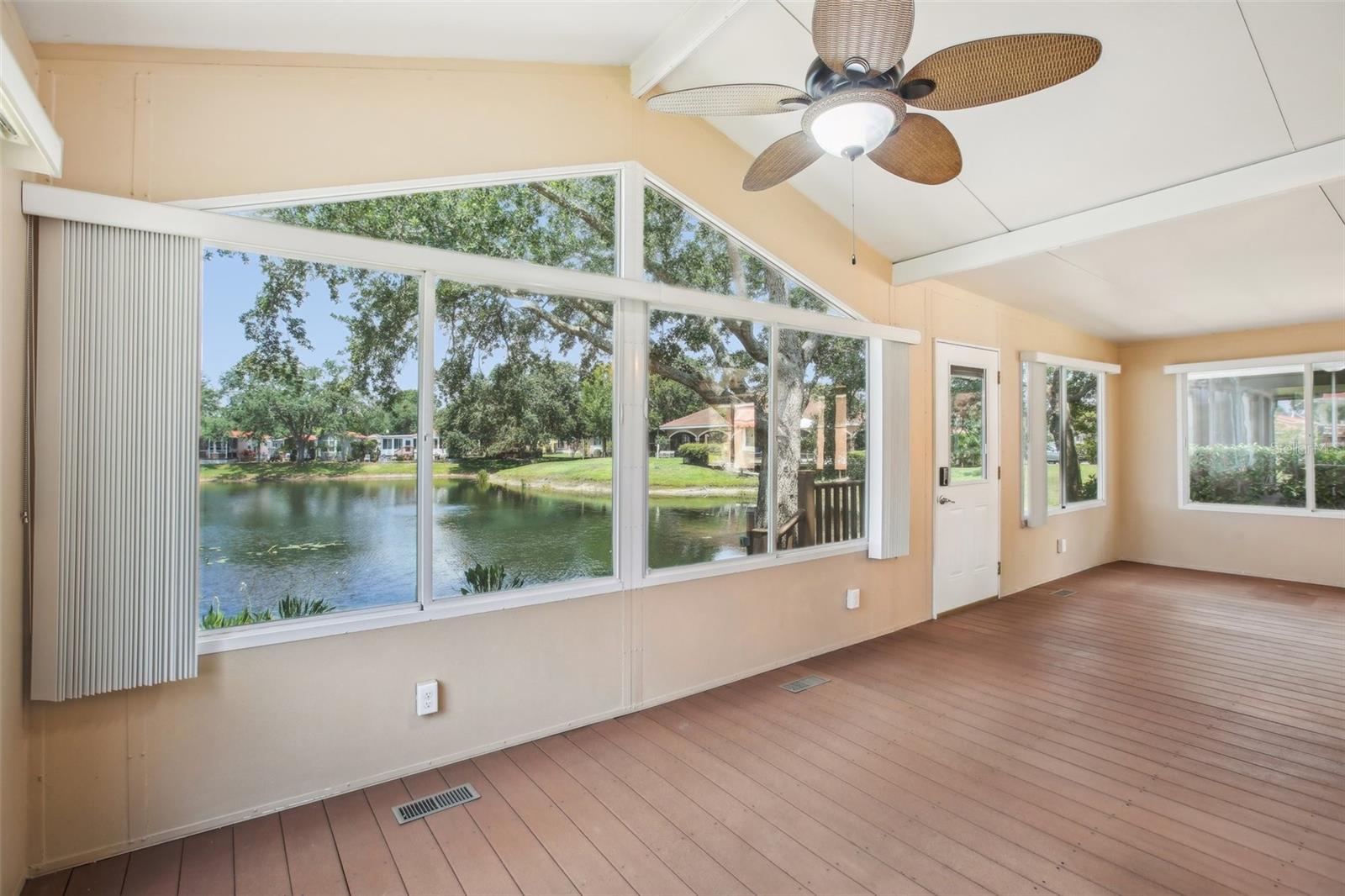 Listing photo id 21 for 6621 La Mesa Road