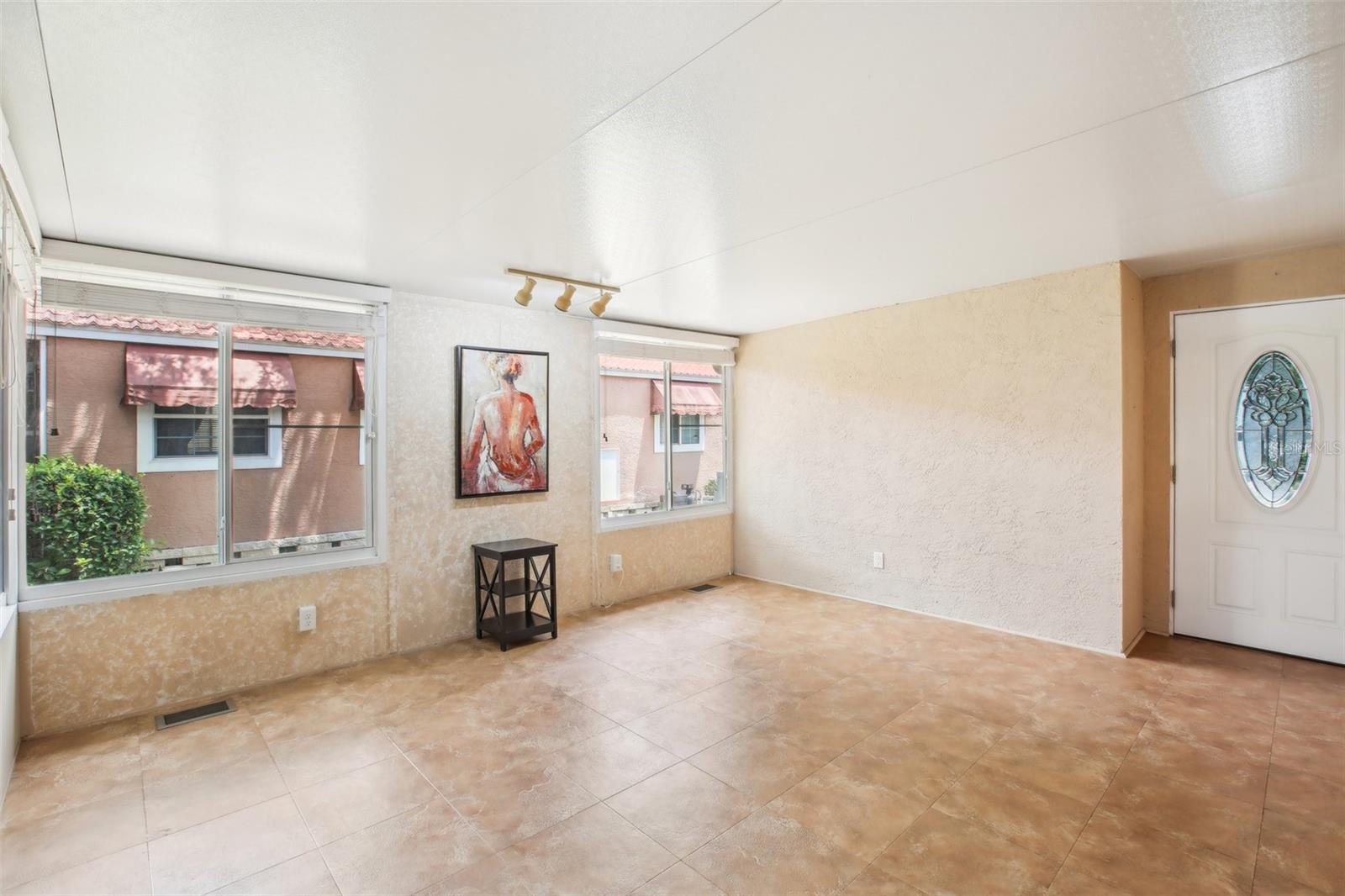 Listing photo id 5 for 6621 La Mesa Road