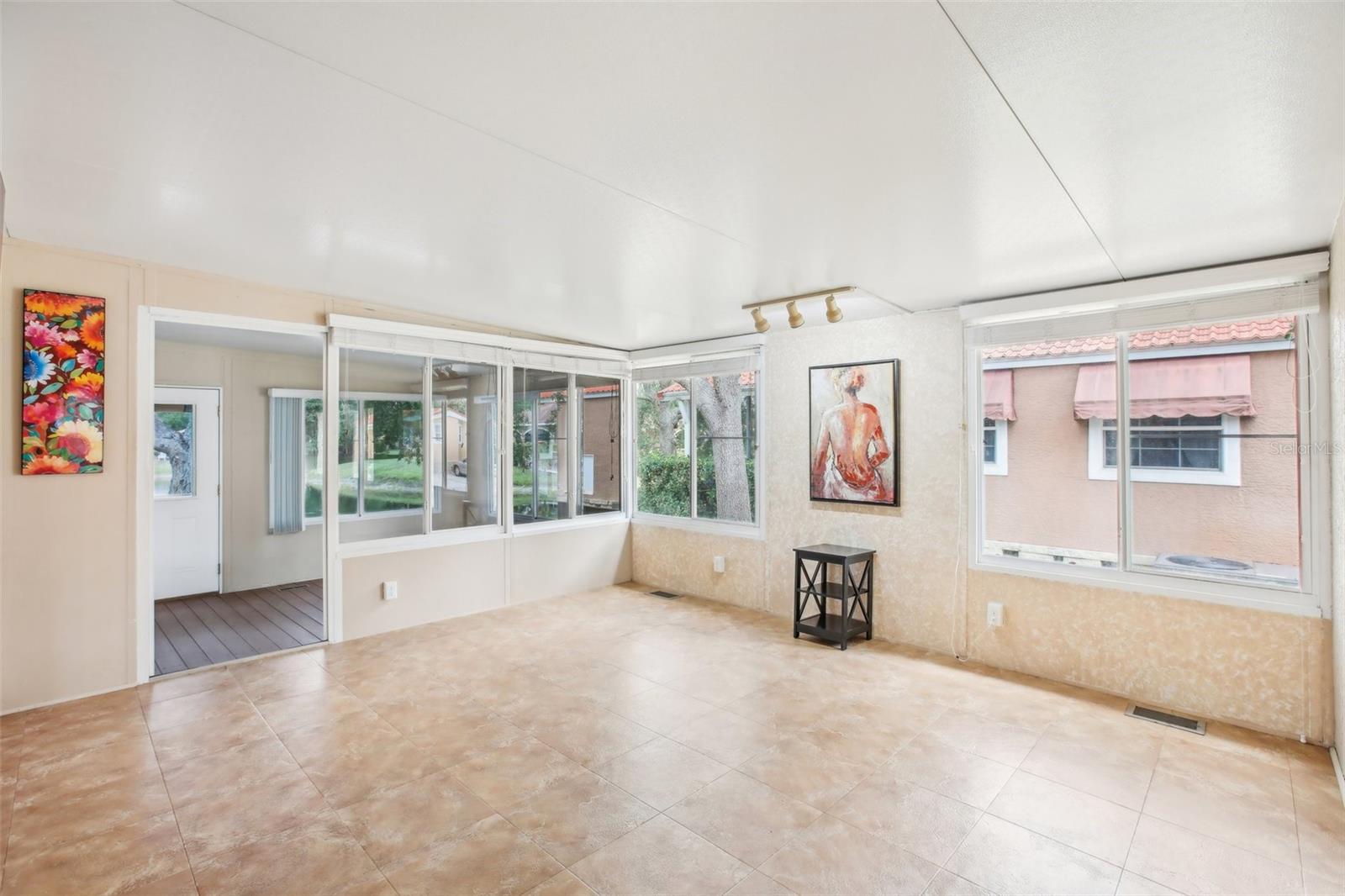 Listing photo id 6 for 6621 La Mesa Road