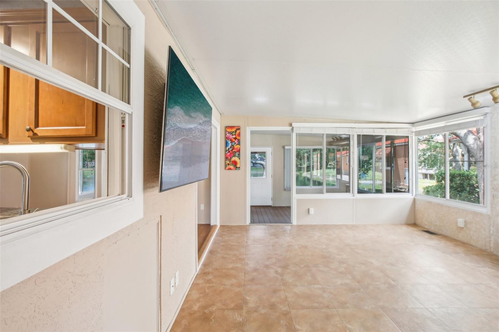 Listing photo id 7 for 6621 La Mesa Road