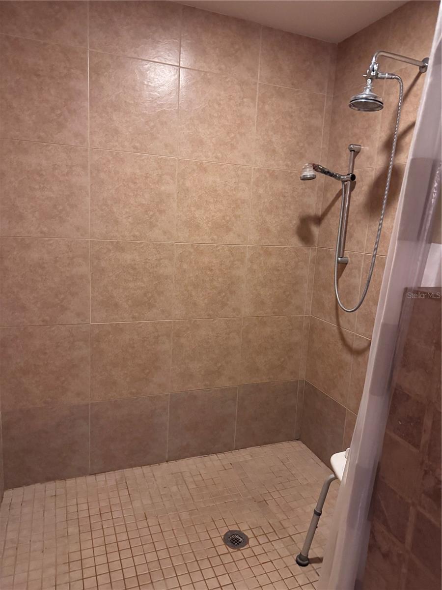 Image 13 of 25 For 836 41st Avenue N