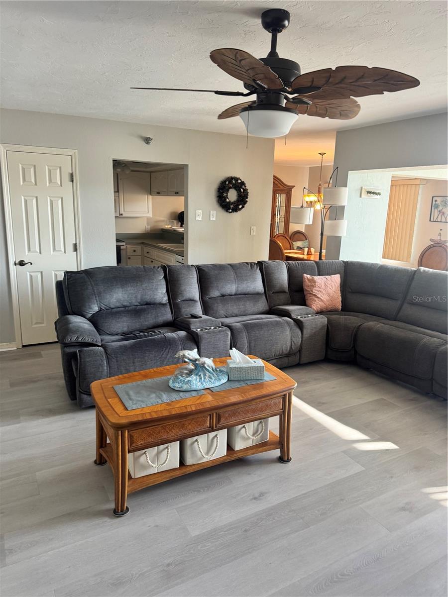 Image 10 of 47 For 23465 Harborview Road 824
