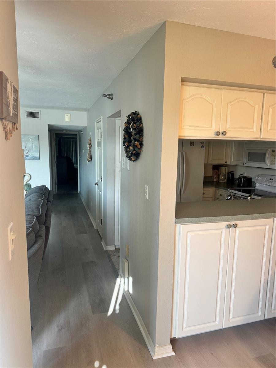 Image 16 of 47 For 23465 Harborview Road 824