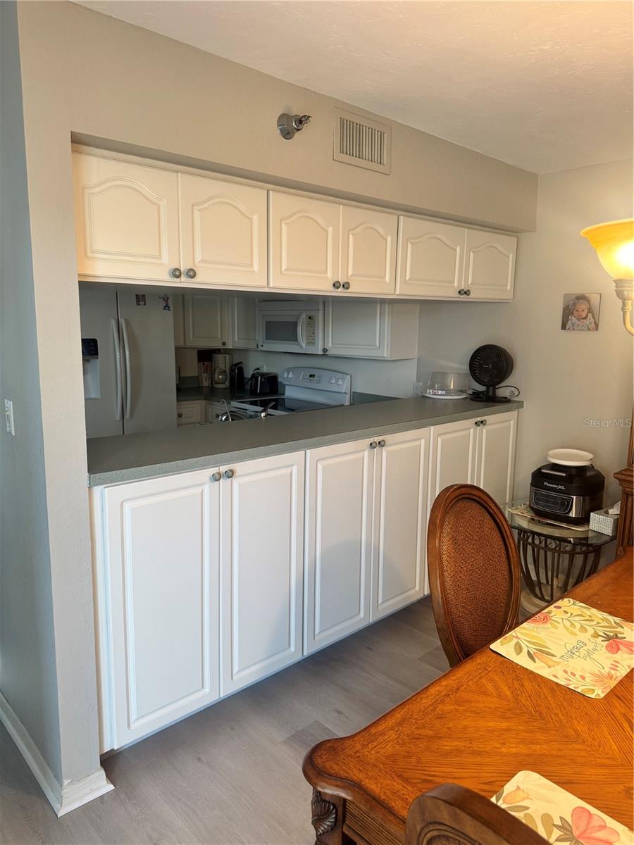 Image 17 of 47 For 23465 Harborview Road 824