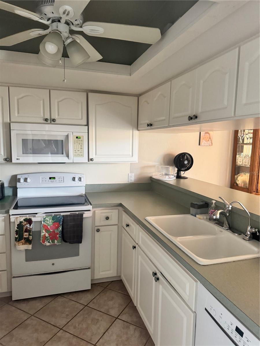 Image 20 of 47 For 23465 Harborview Road 824