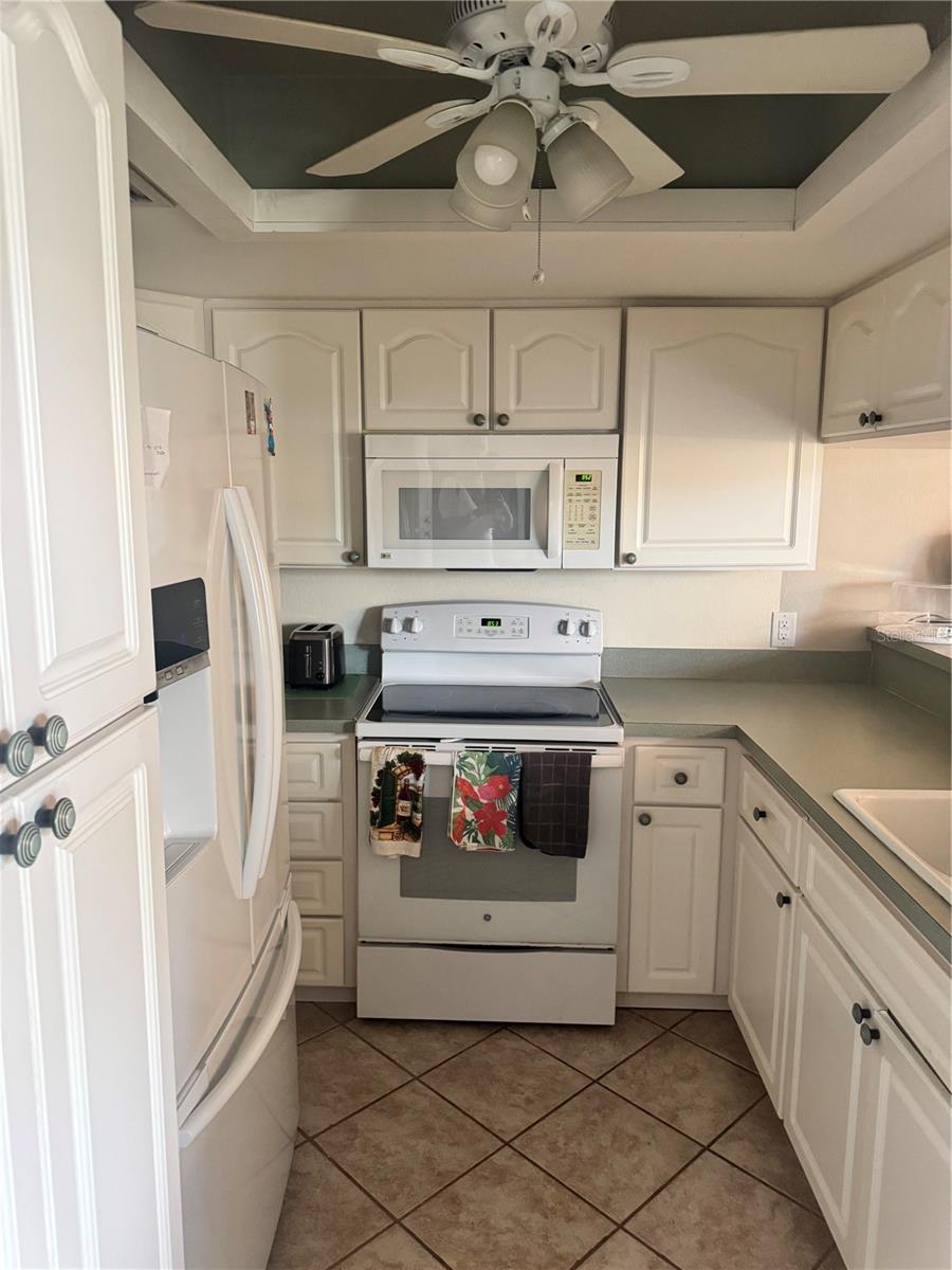 Image 21 of 47 For 23465 Harborview Road 824