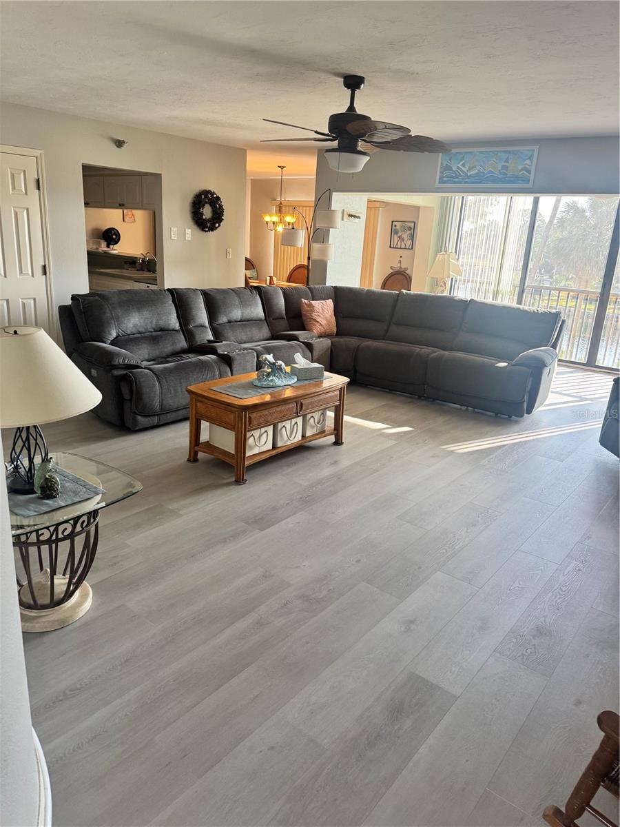 Image 9 of 47 For 23465 Harborview Road 824