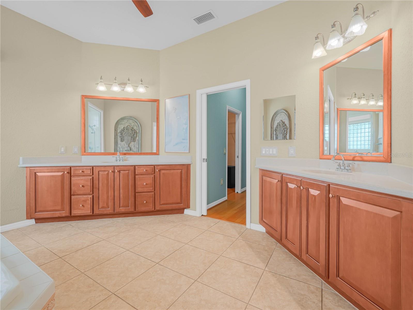 Image 13 of 69 For 4004 Sable Loop Drive