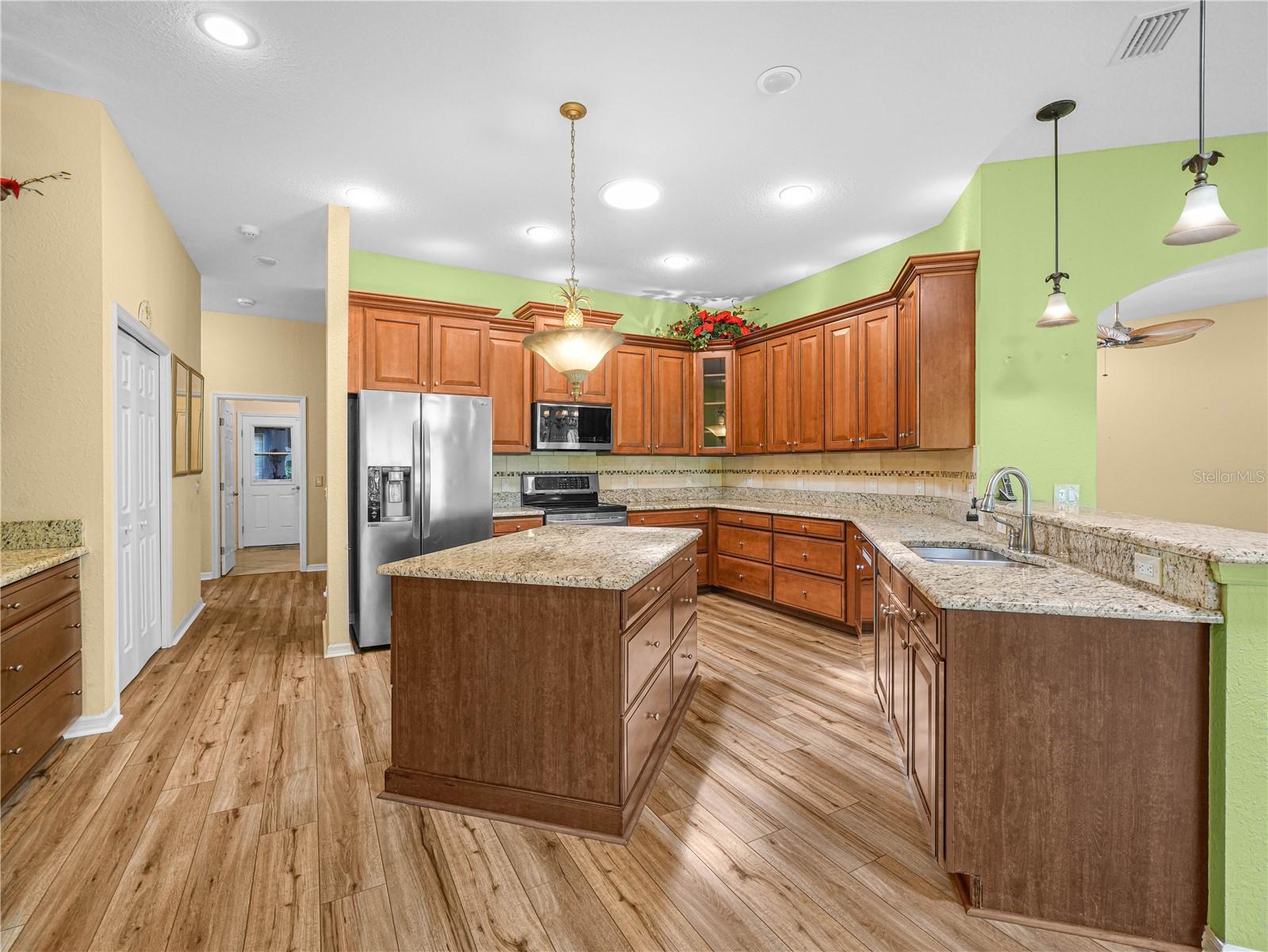 Image 8 of 69 For 4004 Sable Loop Drive
