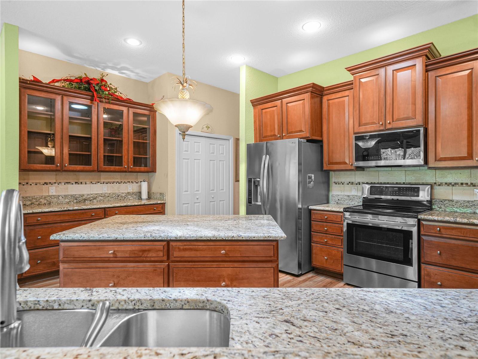 Image 9 of 69 For 4004 Sable Loop Drive