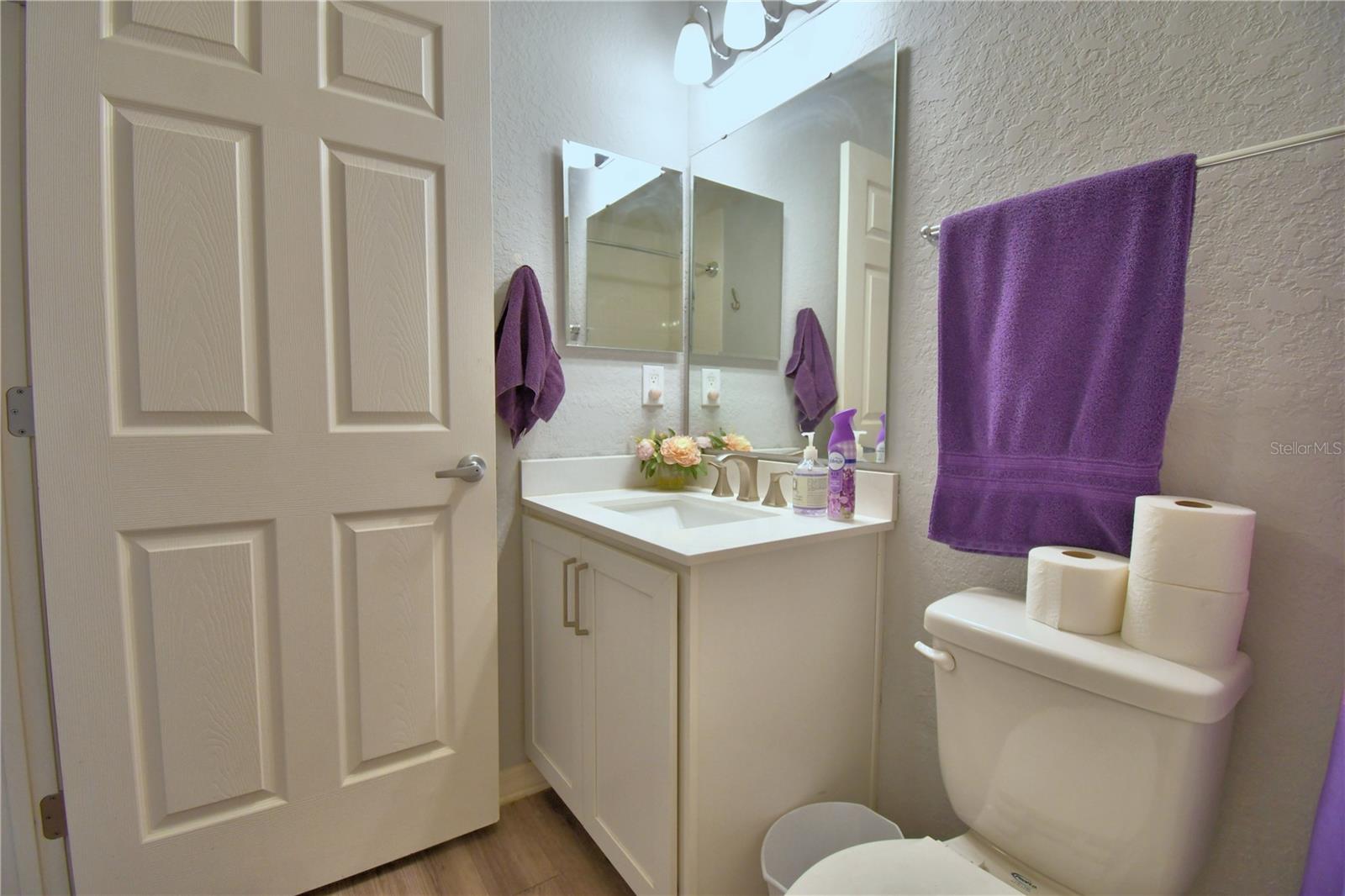 Image 21 of 28 For 879 Orleans Drive