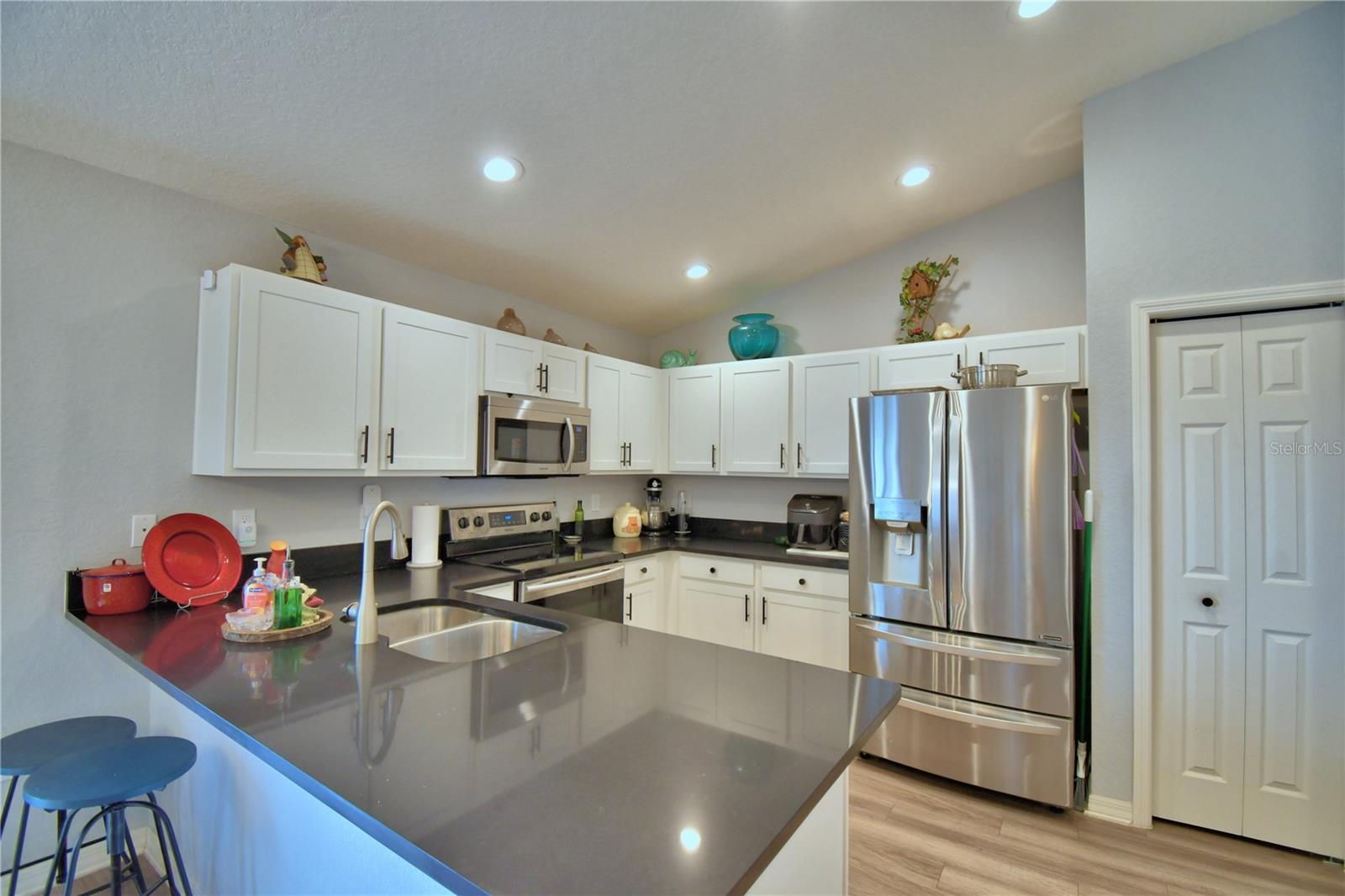 Image 9 of 28 For 879 Orleans Drive