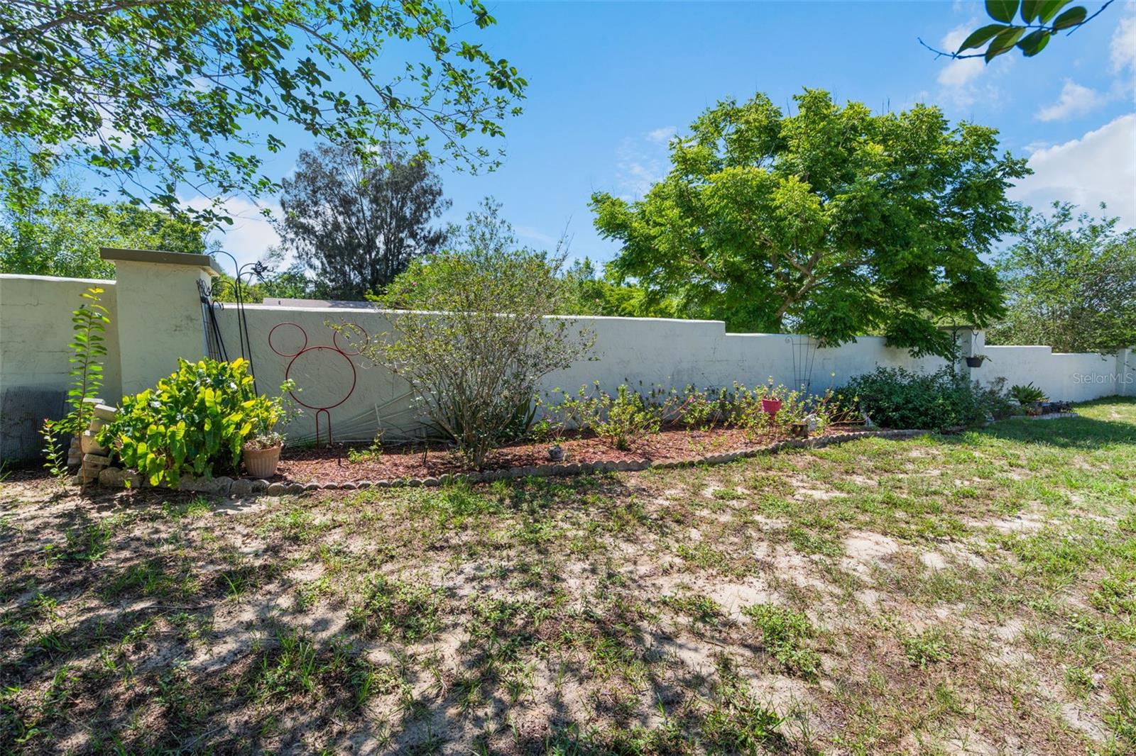 Image 15 of 20 For 1408 Thousand Roses Drive S