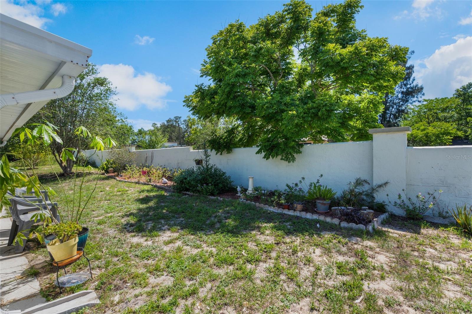 Image 17 of 20 For 1408 Thousand Roses Drive S