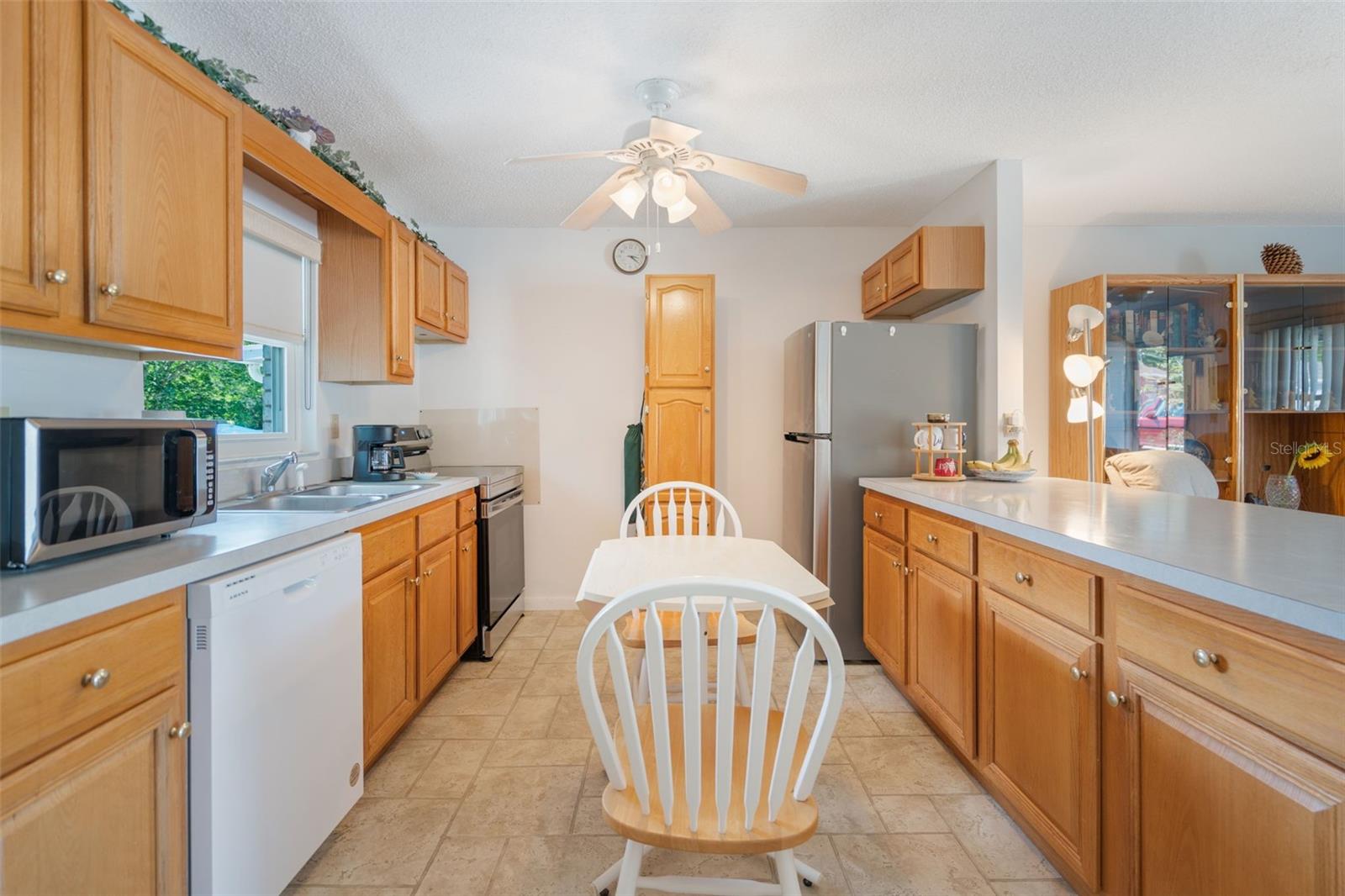 Image 4 of 20 For 1408 Thousand Roses Drive S