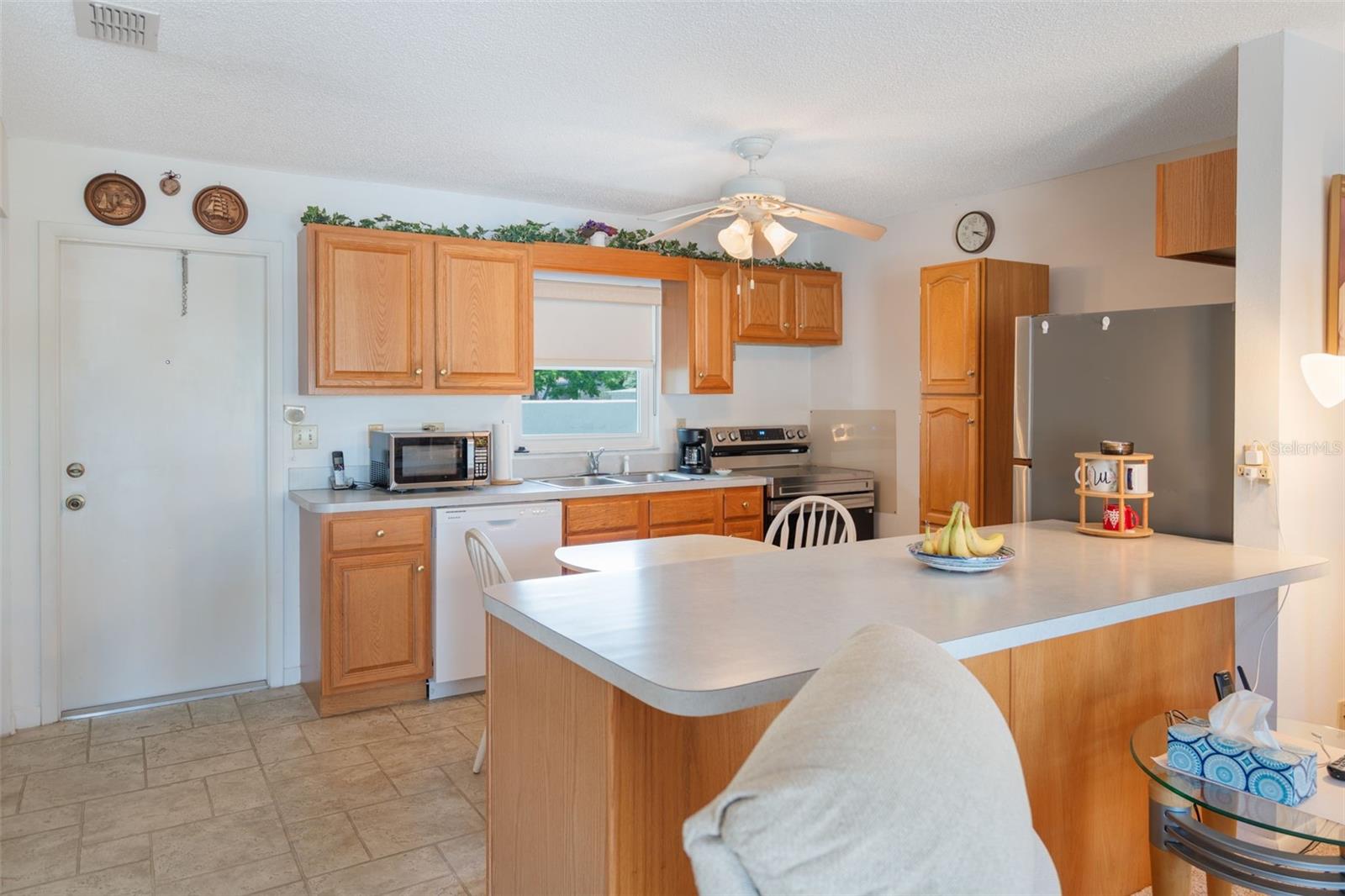 Image 6 of 20 For 1408 Thousand Roses Drive S