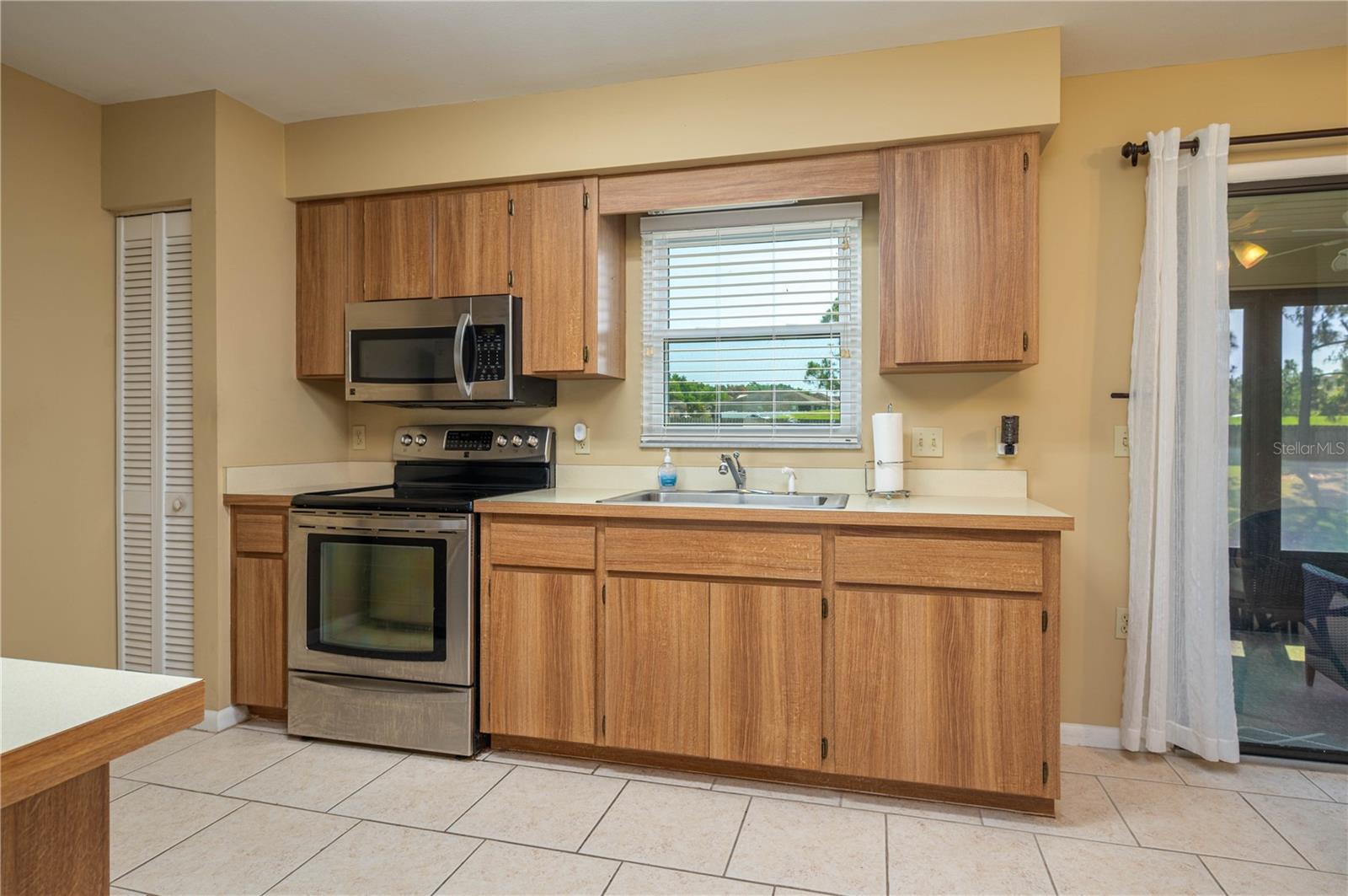 Image 23 of 38 For 3245 Prairie Dunes Circle E