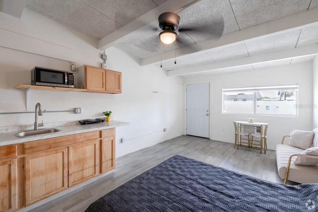 Image 6 of 22 For 21380 Hwy 27  306