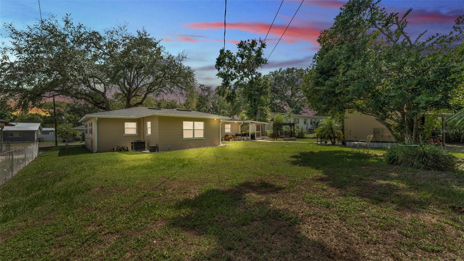 Image 2 of 42 For 616 Oriole Drive