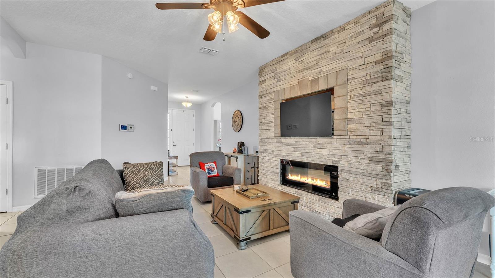 Image 16 of 46 For 428 Aragosa Drive