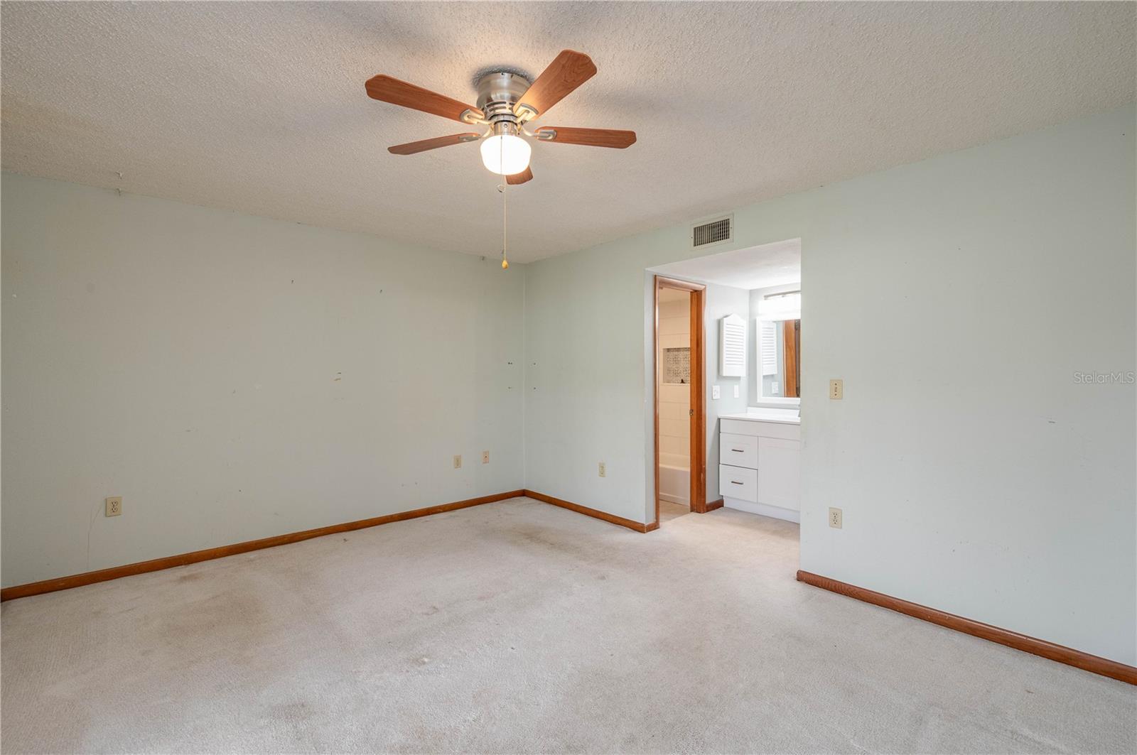Image 11 of 31 For 5102 Village Court E-2
