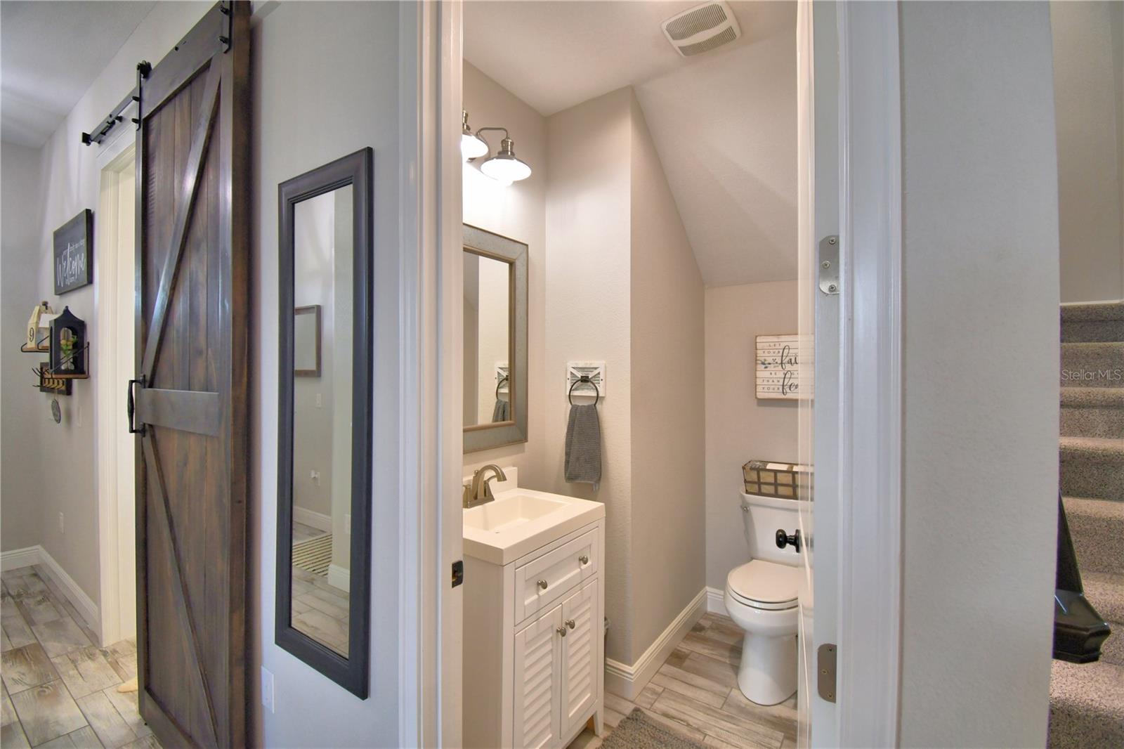 Image 30 of 90 For 445 Waterfern Trail Drive