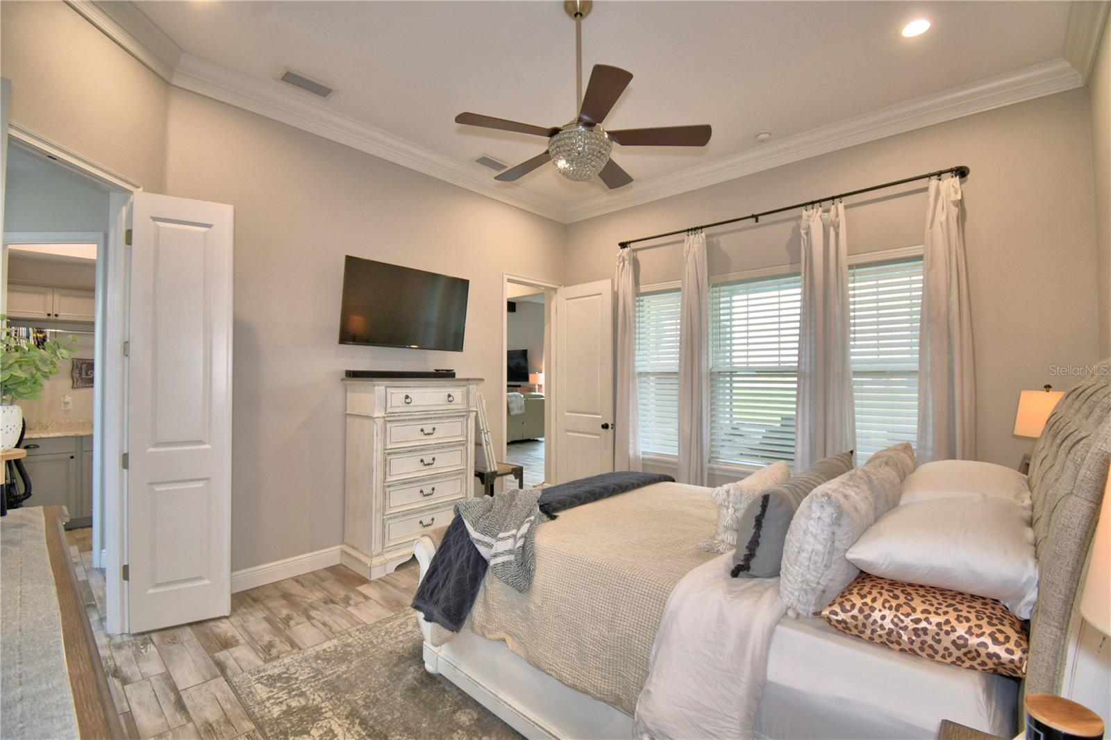 Image 40 of 90 For 445 Waterfern Trail Drive