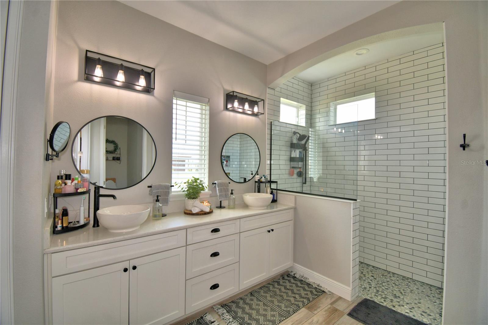 Image 45 of 90 For 445 Waterfern Trail Drive