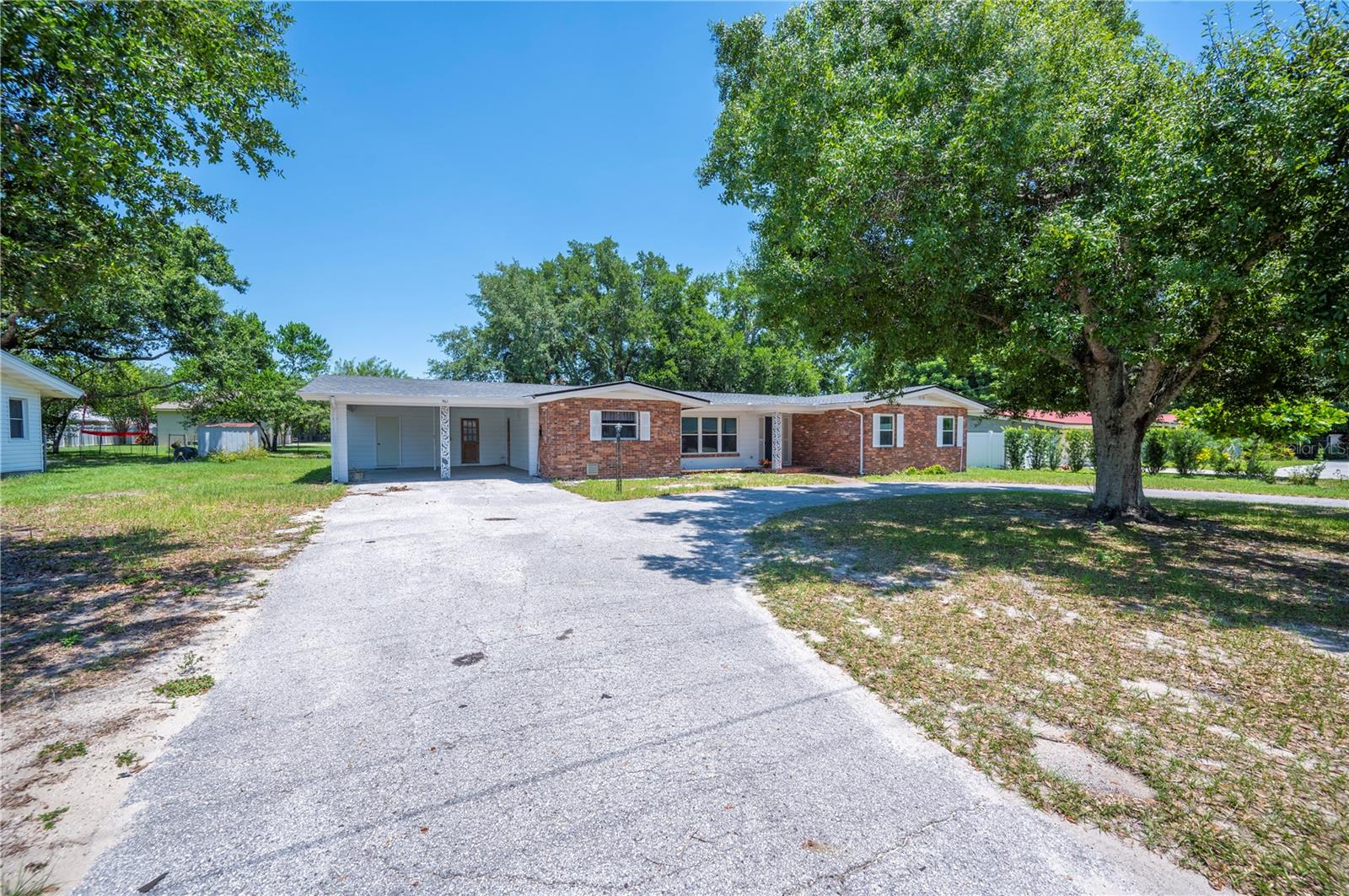 Image 2 of 37 For 961 Oleander Drive Se