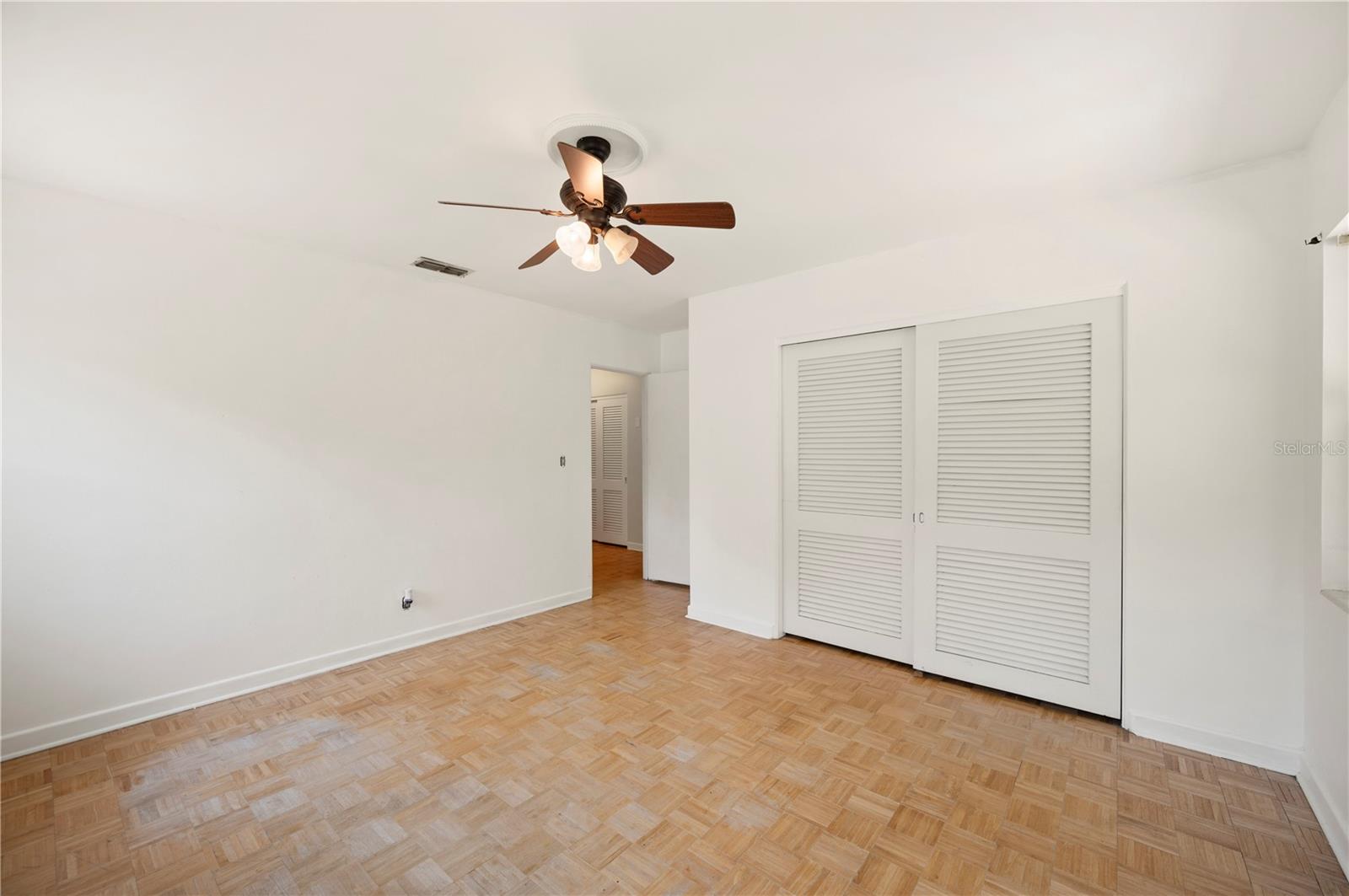 Image 21 of 37 For 961 Oleander Drive Se