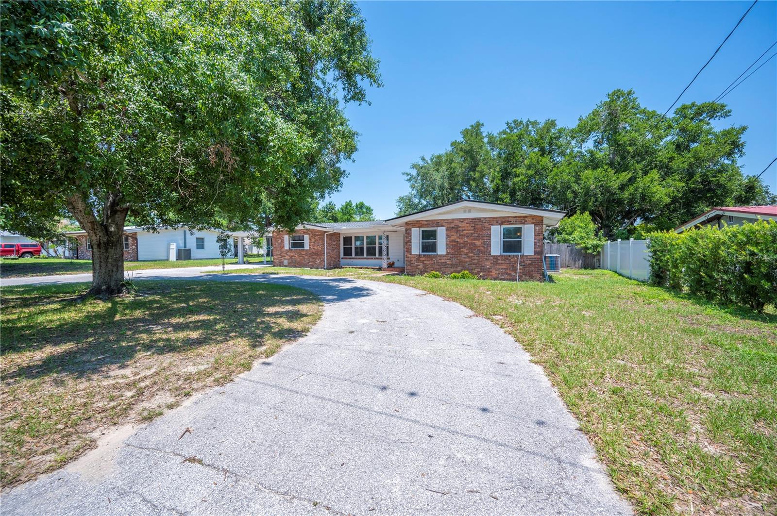 Image 3 of 37 For 961 Oleander Drive Se