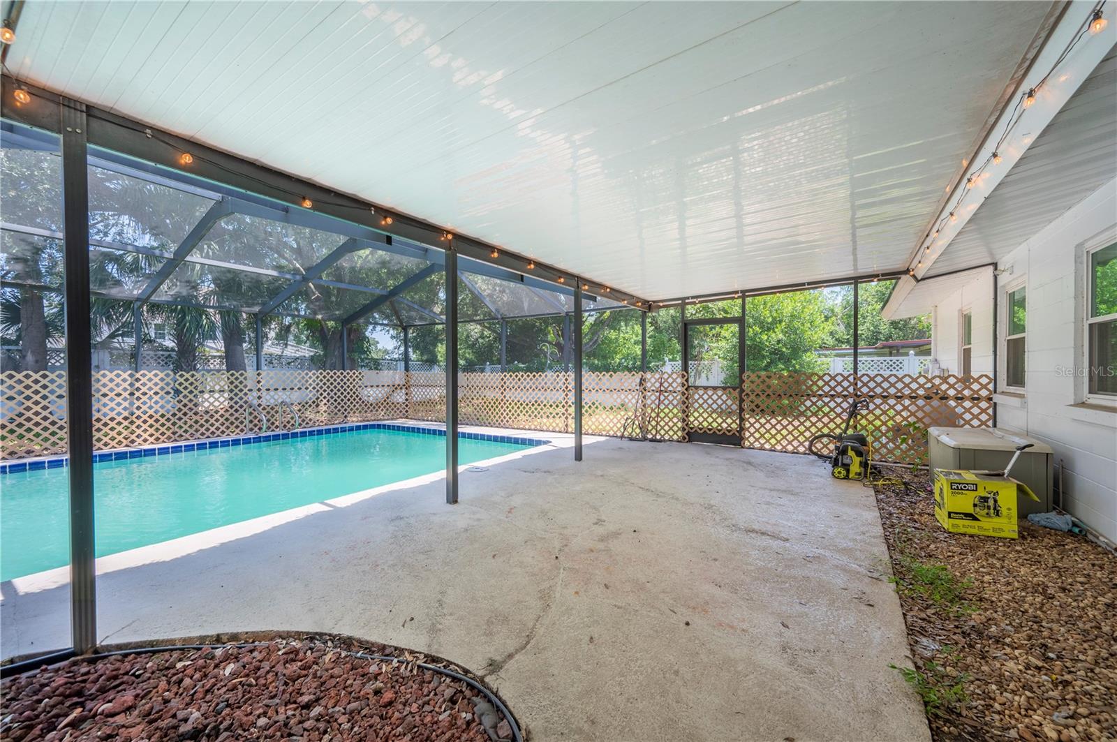 Image 30 of 37 For 961 Oleander Drive Se
