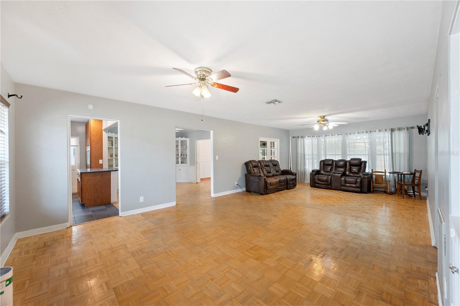 Image 5 of 37 For 961 Oleander Drive Se