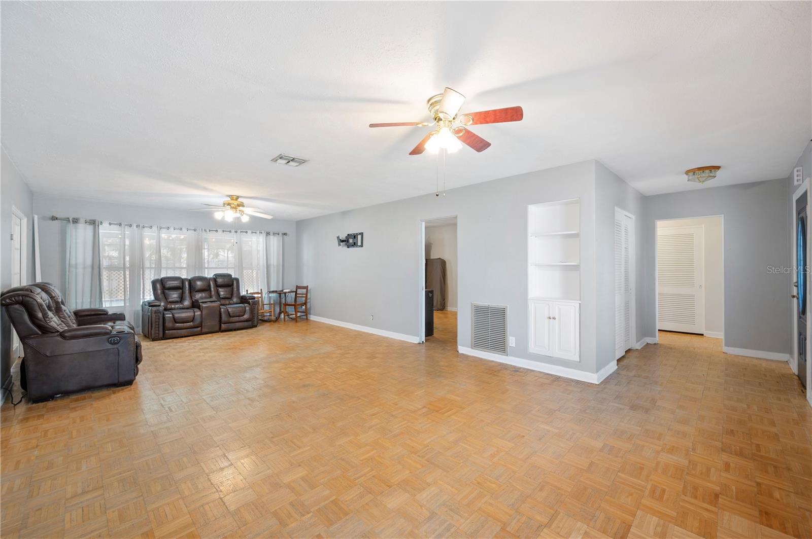 Image 6 of 37 For 961 Oleander Drive Se