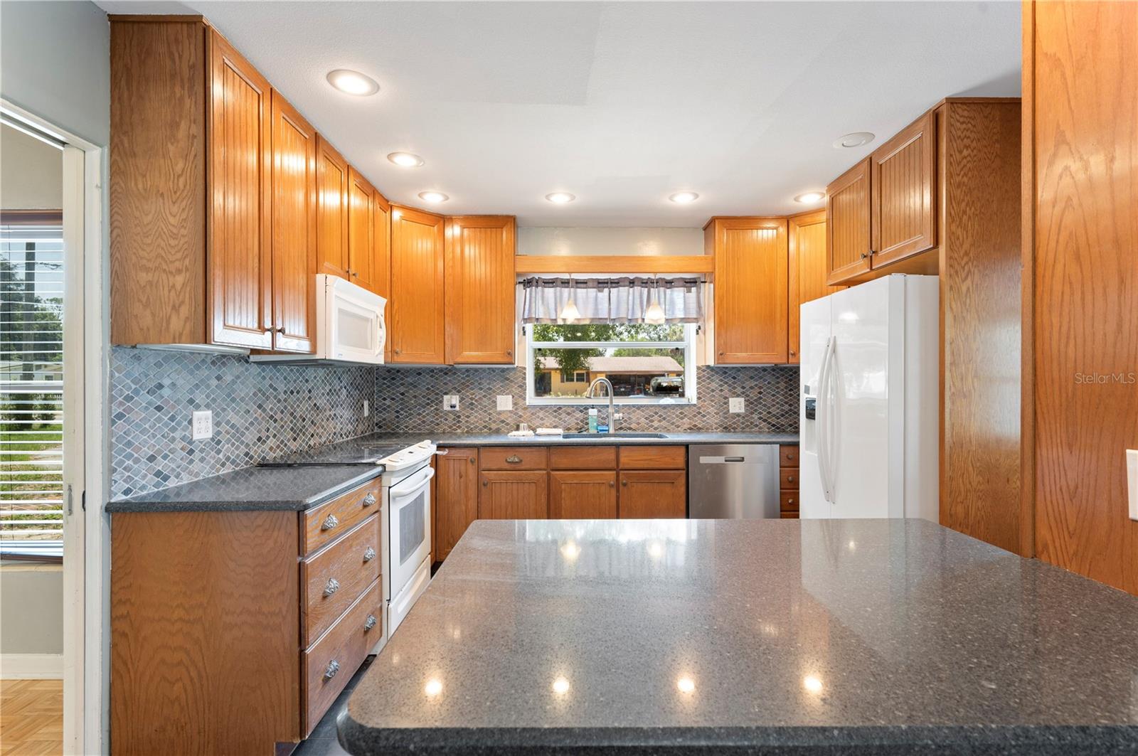 Image 9 of 37 For 961 Oleander Drive Se