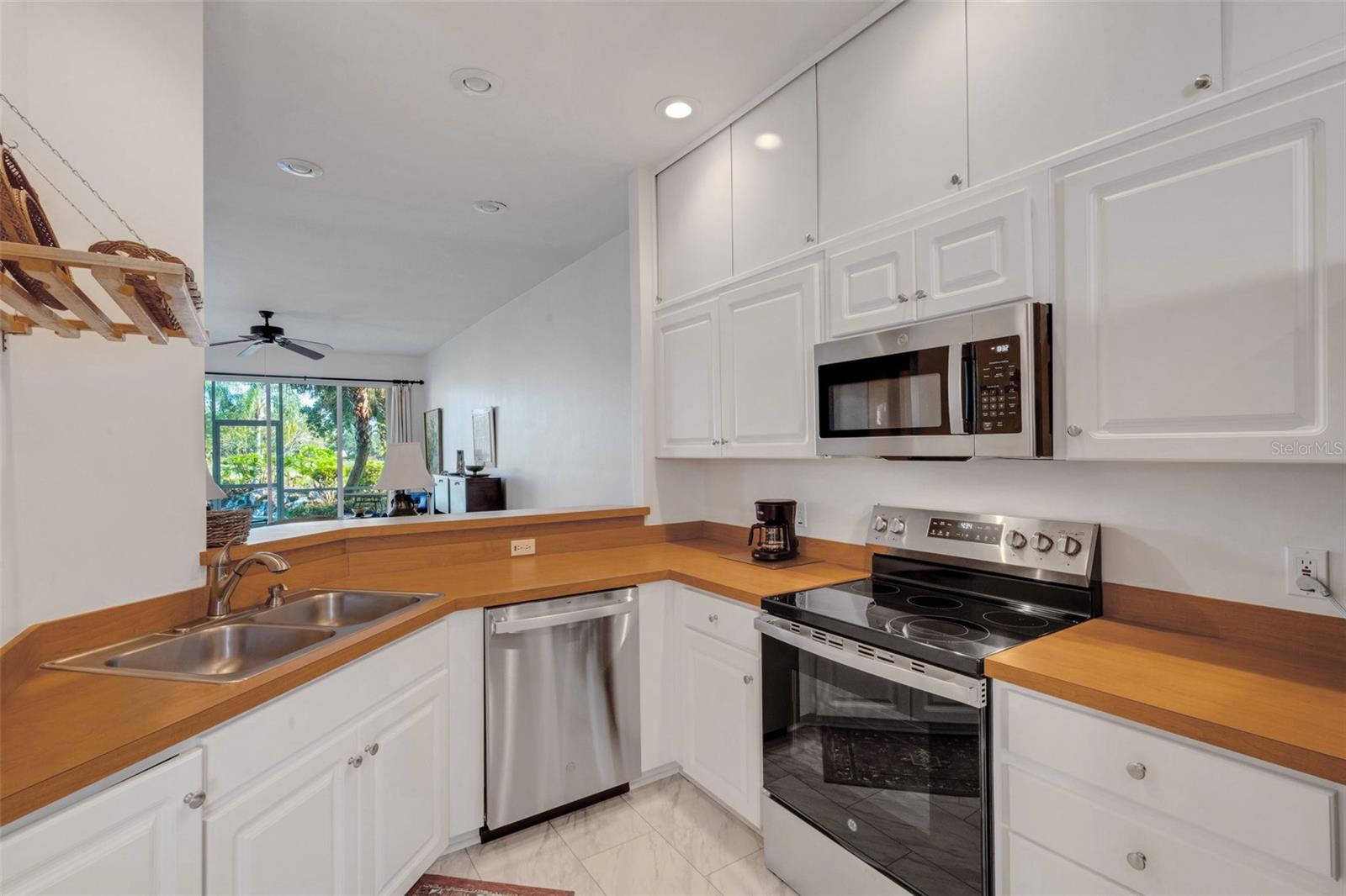 Image 13 of 61 For 351 Enclave Drive 94